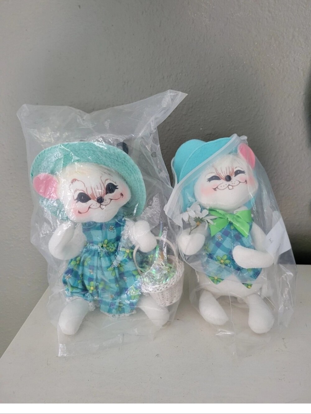 Annalee 2008 Spring Girl Boy Easter Mouse Green Egg Basket Doll Set Mice Hat